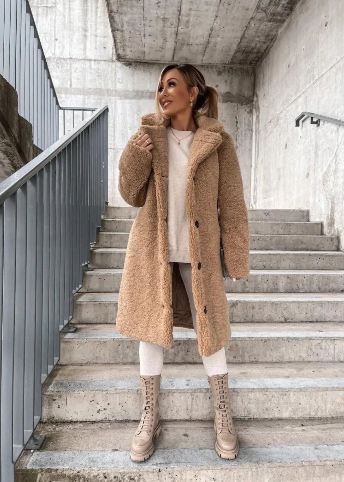 Axelle | Long coat with wide collar and buttons