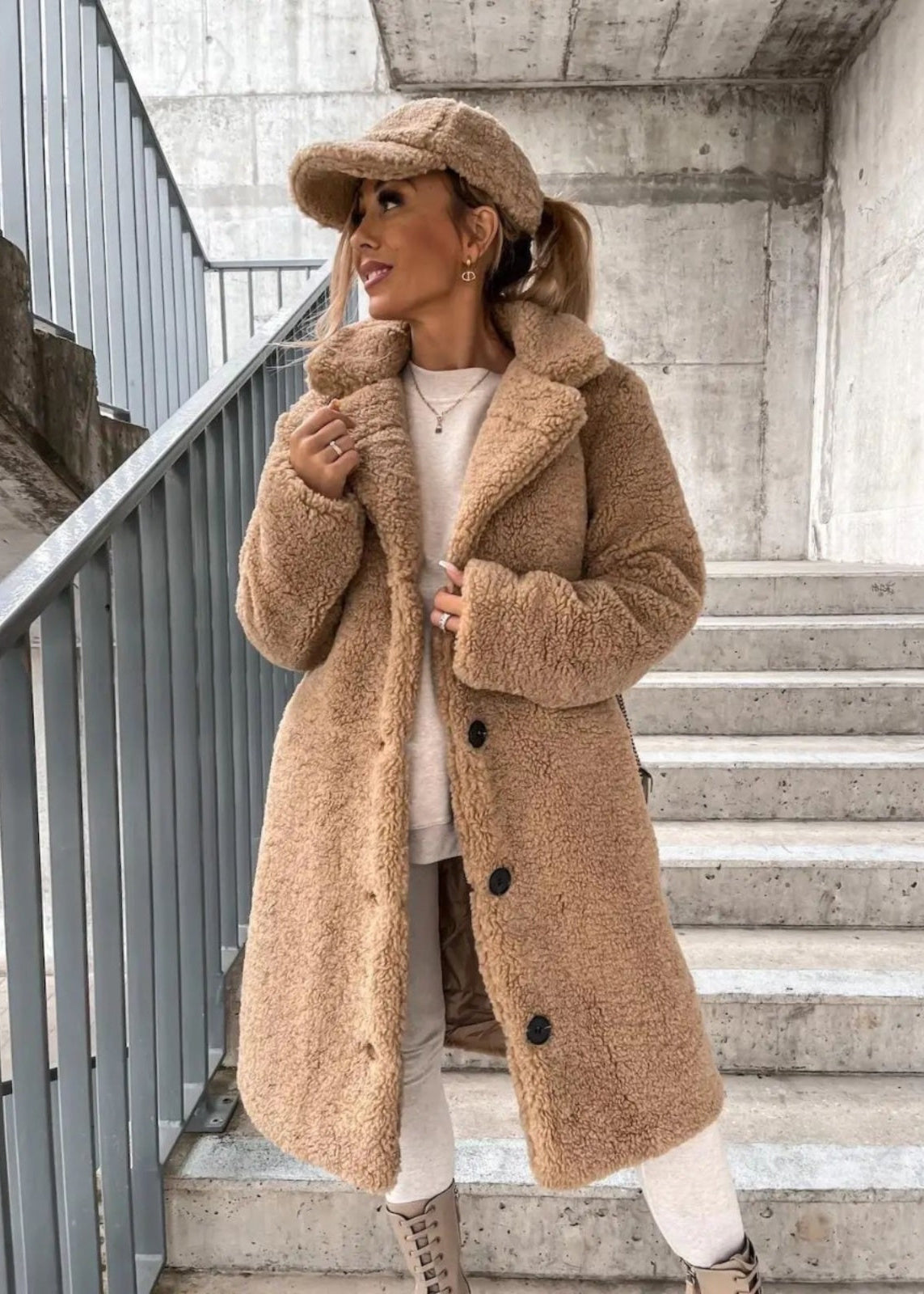 Axelle | Long coat with wide collar and buttons