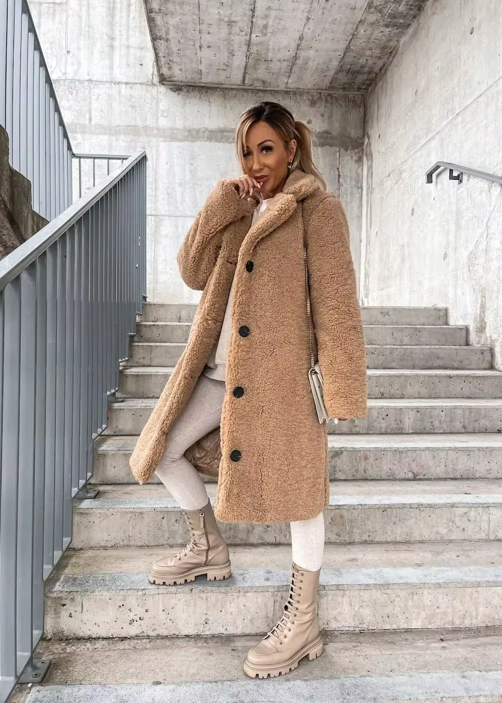 Axelle | Long coat with wide collar and buttons