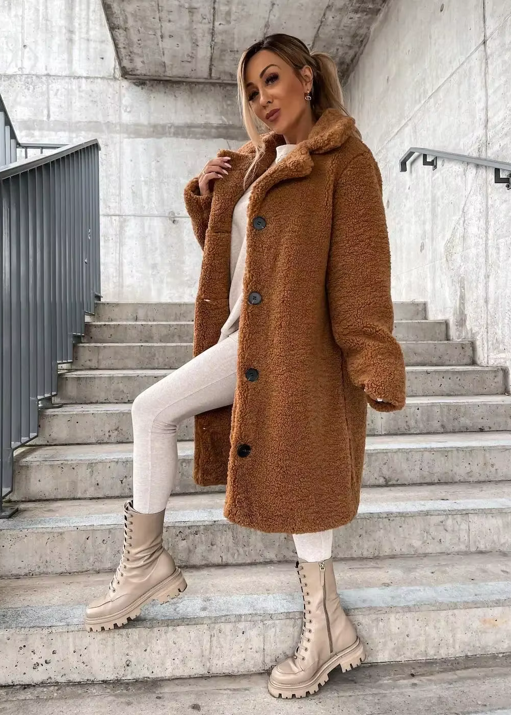 Axelle | Long coat with wide collar and buttons